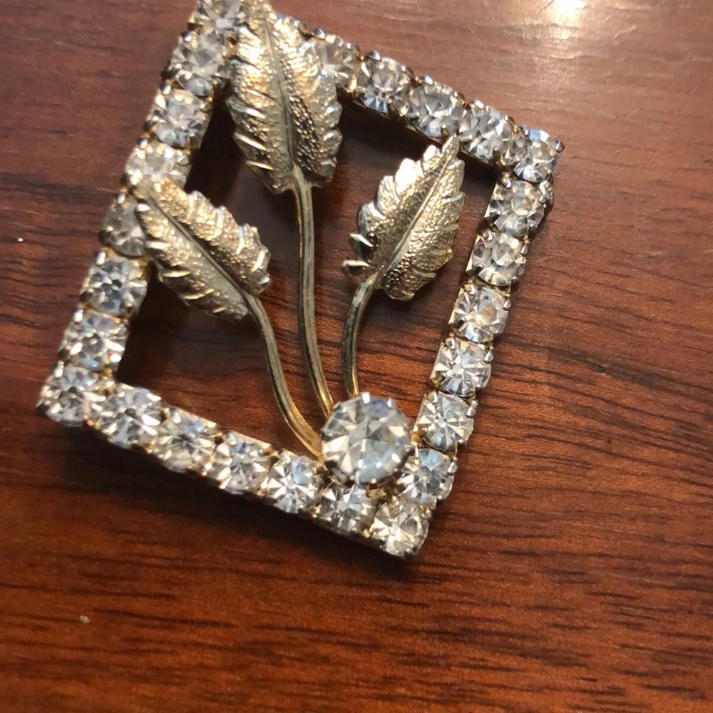 Vintage gold tone clear rhinestone square leaf brooch pin